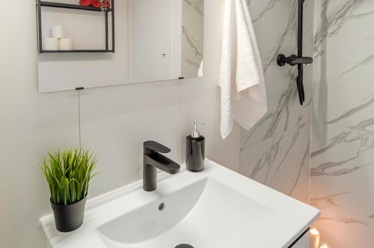 Estudio En 1ª Linea Con Vistas Al Puerto Deportivo By Insidehome 艾姆布里亚布拉瓦 外观 照片