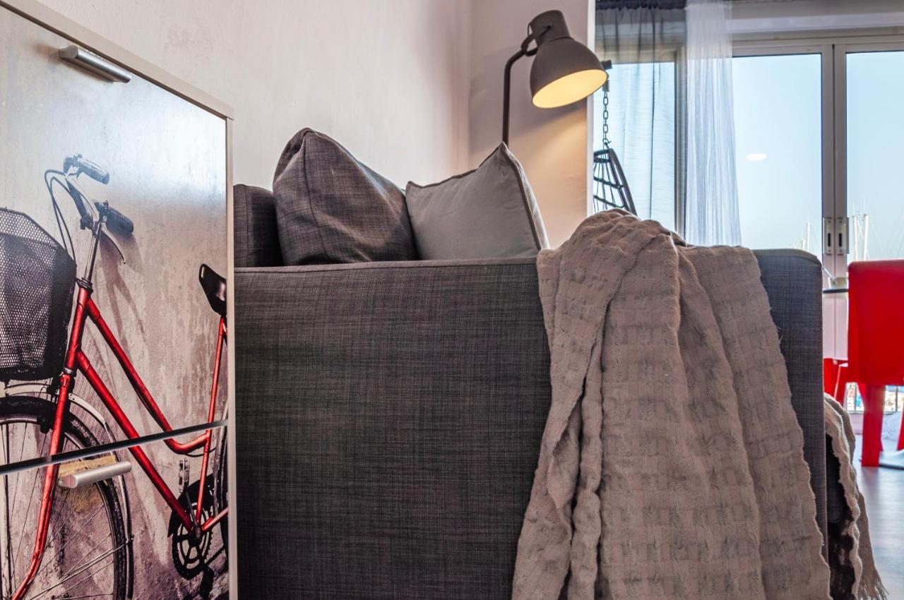 Estudio En 1ª Linea Con Vistas Al Puerto Deportivo By Insidehome 艾姆布里亚布拉瓦 外观 照片